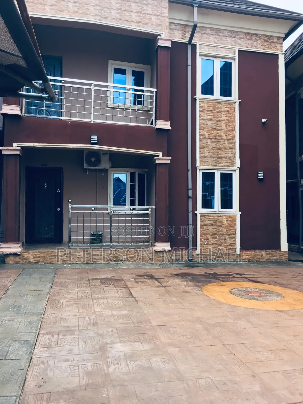A Functioning 18 Unit Service Apartment