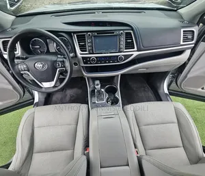 Toyota Highlander Limited 4x4 V6 (3.5L 6cyl 8A) 2017 Silver