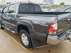 Toyota Tacoma PreRunner V6 4dr Double Cab 5.0 ft. SB (4.0L 6cyl 5A)