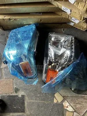 Headlight Tundra 2015