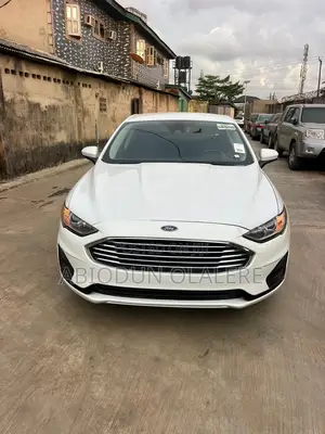 Ford Fusion SE FWD 2017 White