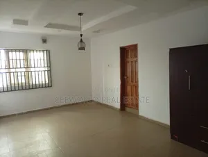 3bdrm Apartment in Isokan Estate Akobo for rent