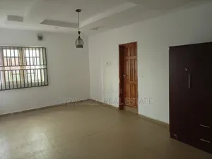3bdrm Apartment in Isokan Estate Akobo for rent