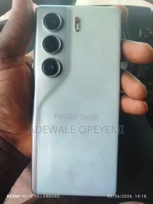 Tecno Camon 40 128 GB Blue