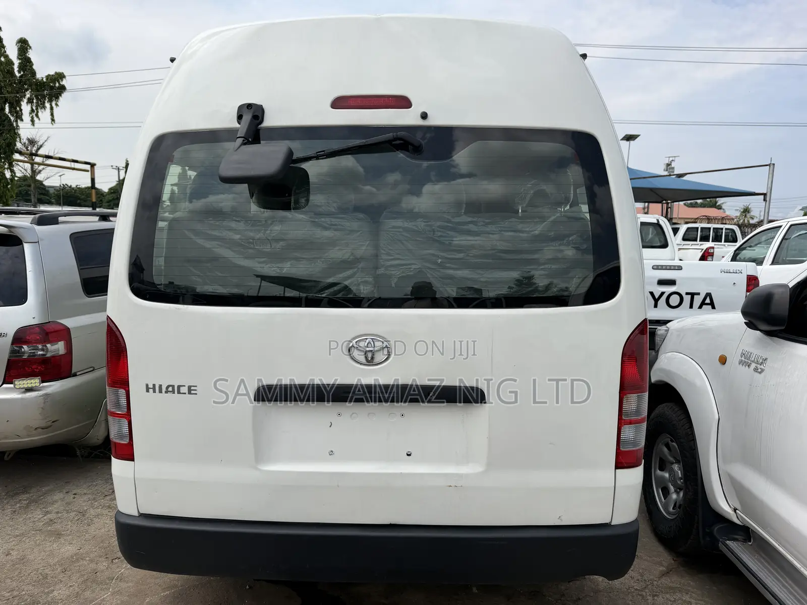 Toyota HiAce 2015 White