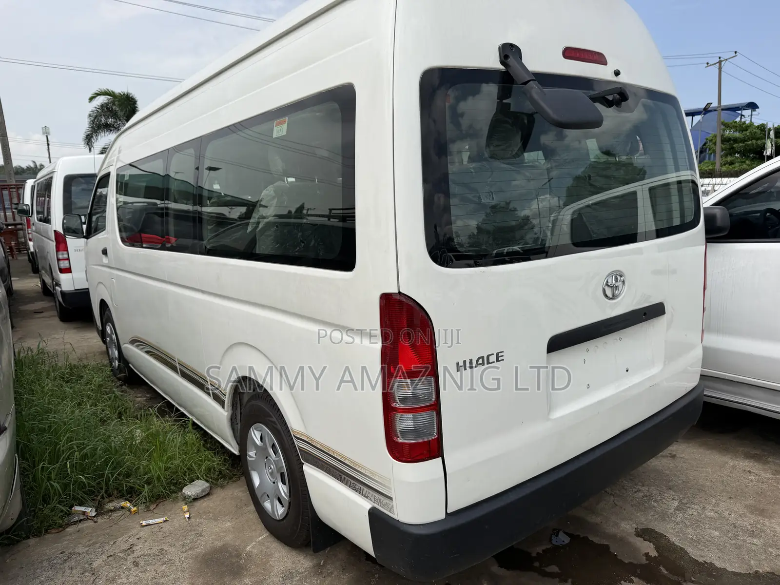 Toyota HiAce 2015 White