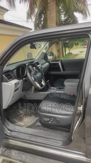 Toyota 4-Runner Limited 4WD 2011 Black