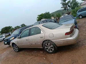 Toyota Camry LE 4dr Sedan (2.4L 4cyl 5M) 2002 Gold