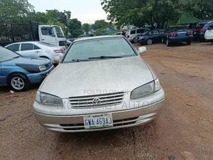 Toyota Camry LE 4dr Sedan (2.4L 4cyl 5M) 2002 Gold