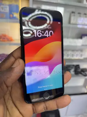 Apple iPhone SE 64 GB Black