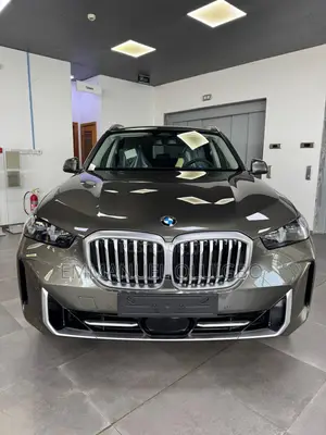 New BMW X5 xDrive40i Sports Activity Vehicle 2025 Gold
