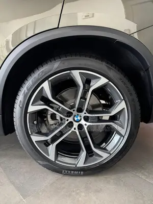 New BMW X5 xDrive40i Sports Activity Vehicle 2025 Gold