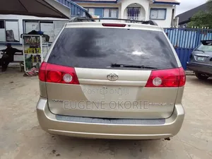 Toyota Sienna CE 7 Passenger 2010 Silver