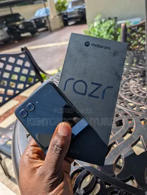 New Motorola Razr+ 2025 256 GB Blue