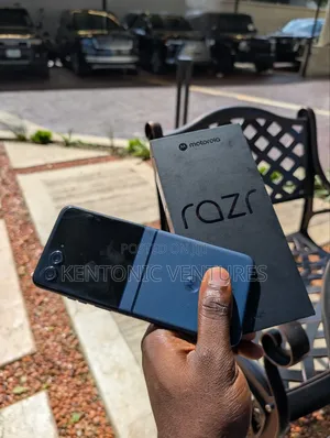 New Motorola Razr+ 2025 256 GB Blue