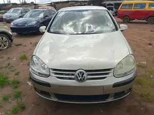 Volkswagen Golf 2005 Gold