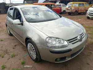 Volkswagen Golf 2005 Gold