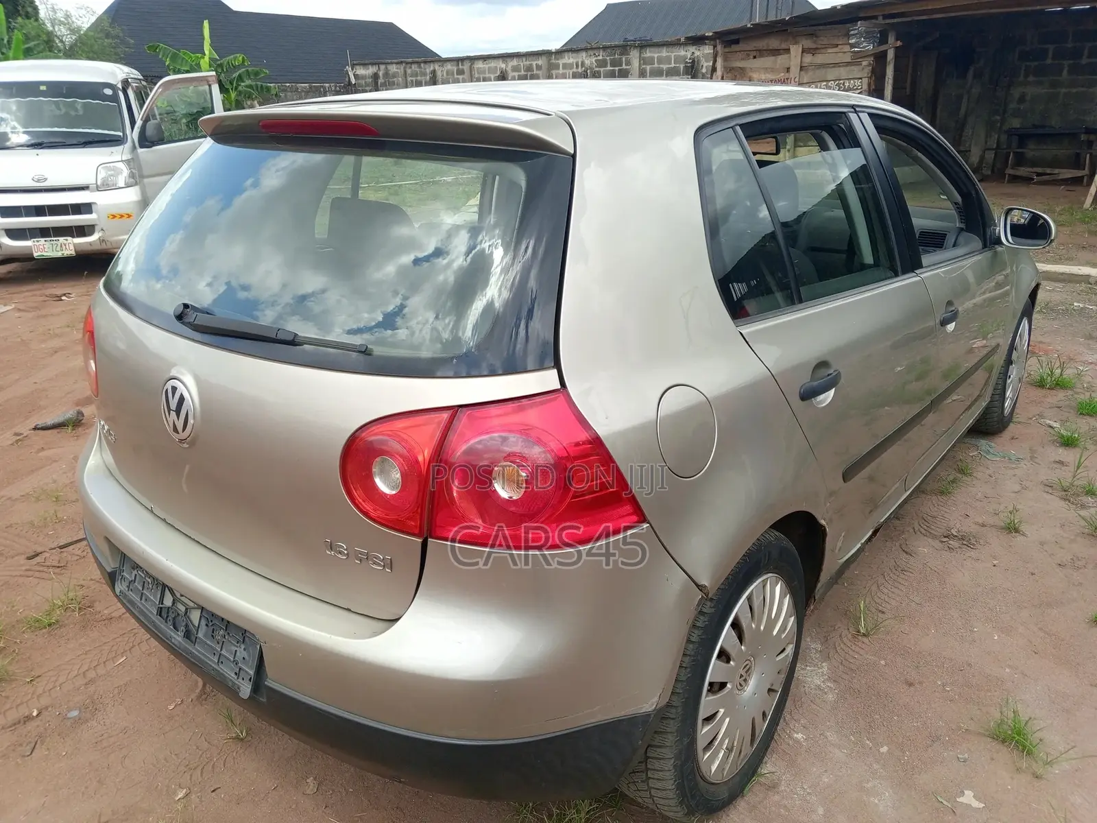 Volkswagen Golf 2005 Gold