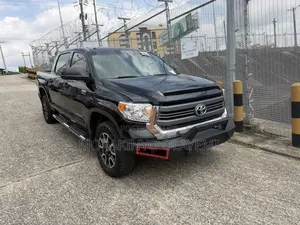 Toyota Tundra SR5 4dr CrewMax 4WD SB (4.6L 8cyl 6A) 2014 Black