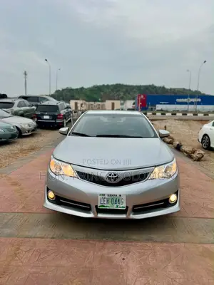 Toyota Camry SE 4dr Sedan (2.5L 4cyl 6A) 2013 Silver
