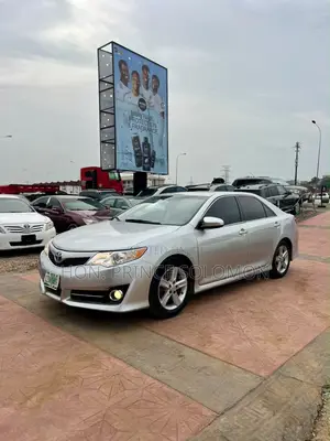 Toyota Camry SE 4dr Sedan (2.5L 4cyl 6A) 2013 Silver