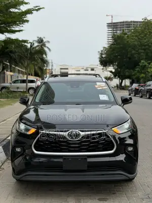 Toyota Highlander XLE 2021 Blue
