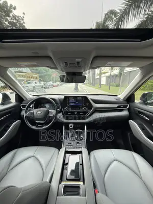 Toyota Highlander XLE 2021 Blue