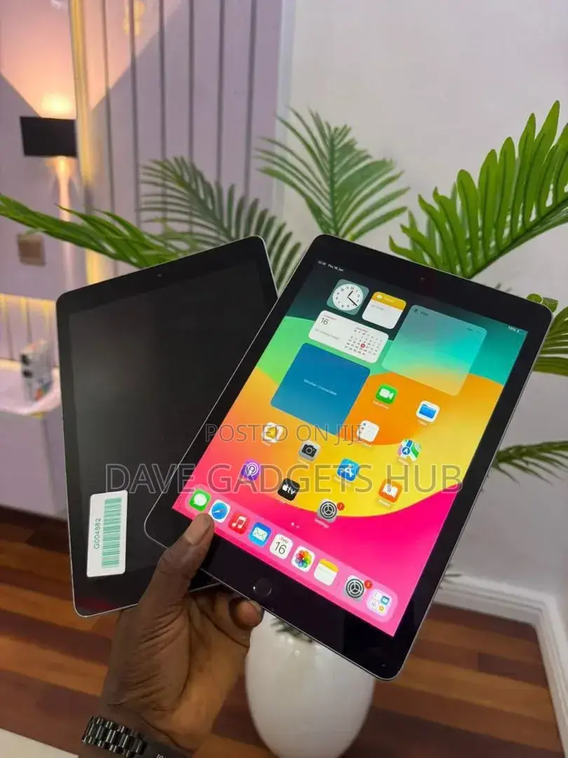 Apple iPad 9.7 32 GB Gray
