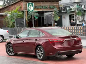 Toyota Avalon XLE FWDSedan (3.6L 6cyl 6A) 2016 Burgundy