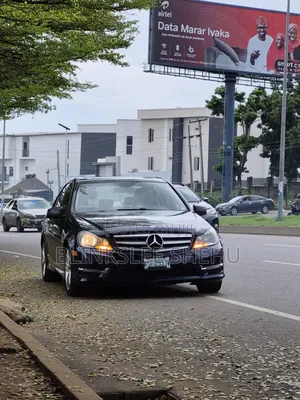 Mercedes-Benz C300 2014 Blue