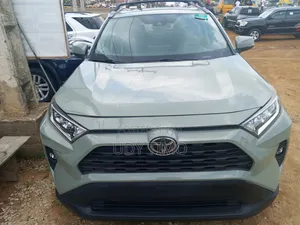 Toyota RAV4 XLE AWD 2020 Green