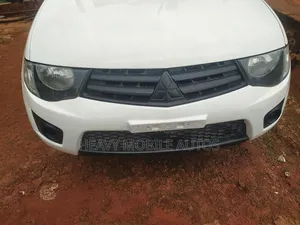 Mitsubishi Triton 2005 White