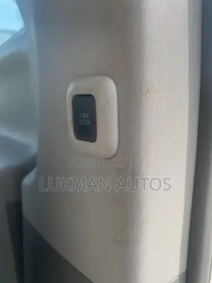 Toyota Sienna XLE 7 Passenger Auto Access Seat (3.5L 6cyl 6A) 2016