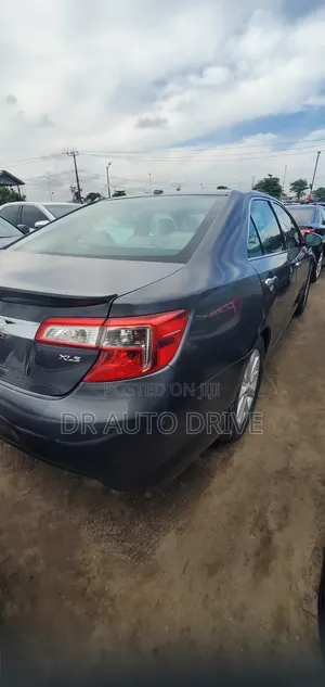 Toyota Camry XLE 4dr Sedan w/Prod. End 11/13 (3.5L 6cyl 6A) 2014 Gray