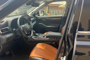 Toyota Highlander Limited 2021 Black