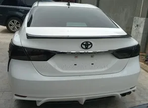 Toyota Camry SE Nightshade FWD 2020 Off white