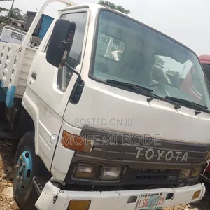 Toyota Dyna 200 Normal Hand With 2rz Petrol Engine
