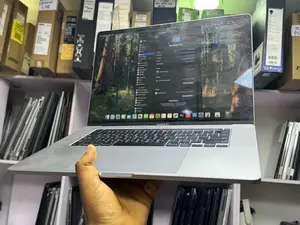 Laptop Apple MacBook Pro 2019 32GB Intel Core i9 SSD 512GB