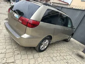 Toyota Sienna XLE 2005 Gold