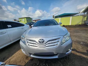 Toyota Camry 2010 Silver