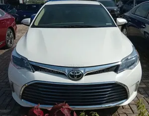 Toyota Avalon XLE Sedan FWD (3.5L 6cyl 6A) 2017 White