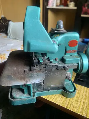 Two Lion Overlocking Machine