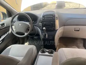 Toyota Sienna LE 4WD 2007 Gold