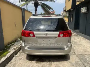Toyota Sienna LE 4WD 2007 Gold