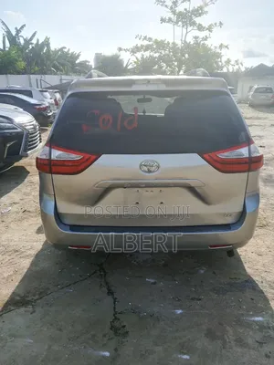Toyota Sienna 2015 Silver