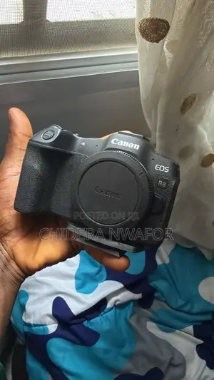 Canon Eos R8