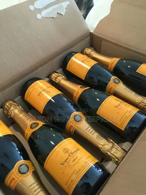 Veuve Cliequot Brut Cartoon by ( 12 Bottles )