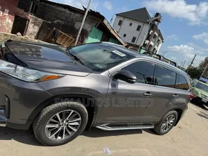 Toyota Highlander XLE AWD 2020 Gray