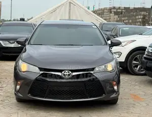 Toyota Camry SE 4dr Sedan (2.5L 4cyl 6A) 2017 Gray