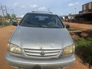 Toyota Sienna CE & 1 hatch 2000 Gray